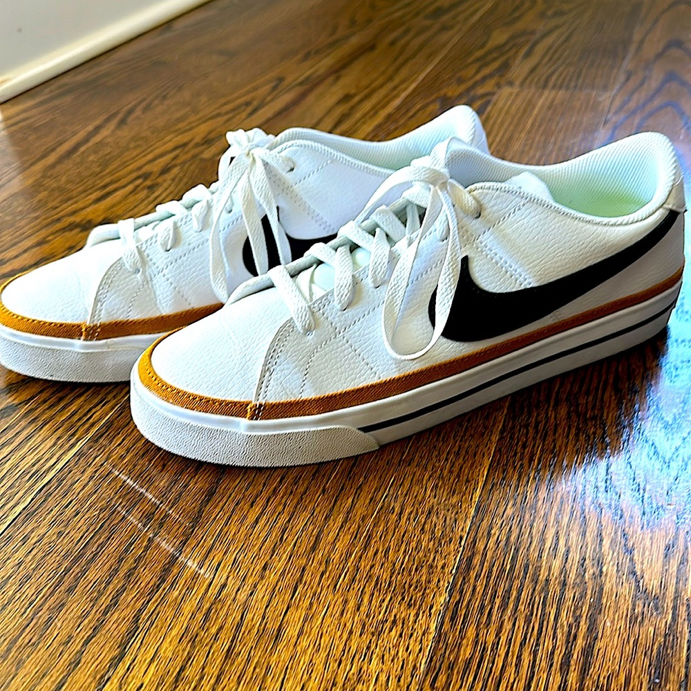 Nike Court Legacy Women’s size 11